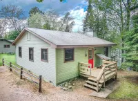 3BR Lakefront Cabin with WiFi & Private Docks