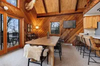 Cozy 6-Bedroom Cabin in Wintergreen Resort