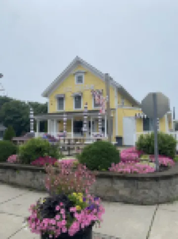 Seaside Serenity: Renovated Beach House Oasis in Charming Niantic