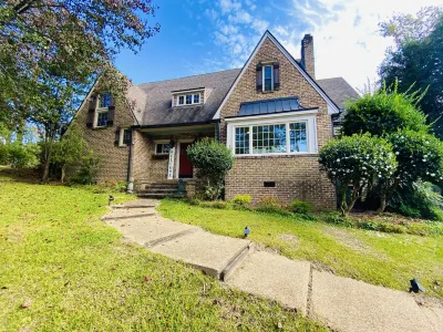 7th Ave Manor, Remodeled 1930’s Manor just minutes from Historic Downtown Laurel Lauren Rogers Museum of Art 주변 호텔