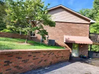 Charming 3 Bed 2 Bath Home  Game & Laundry Room  Hot Tub in Hocking Foothills