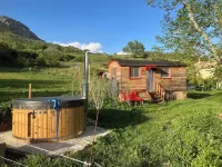 The La Croix roulott on the heights of Sisteron