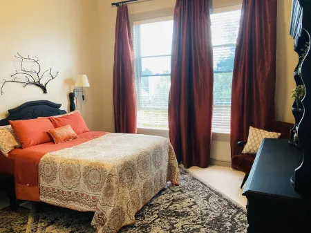 Charming historic loft close to restaurants, shopping and Arkansas river!