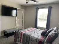 Hilltop Hideaway w/ Hot Tub Close to Nashville 奇特姆縣酒店