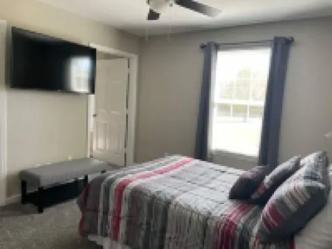 Hilltop Hideaway w/ Hot Tub Close to Nashville