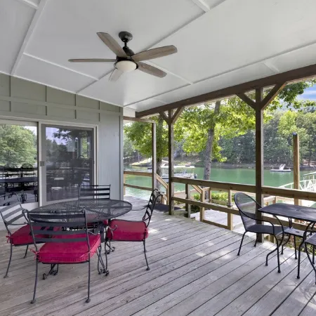 No Steps, Game Room, Canoe & Kayaks, Dock, All Paved Roads! 10 Min to 2 Marinas!