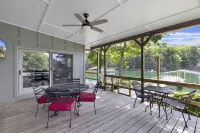 No Steps, Game Room, Canoe & Kayaks, Dock, All Paved Roads! 10 Min to 2 Marinas!