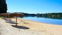 Lakefront SML penthouse with stunning mountain-lake views, pools, beach, + more!