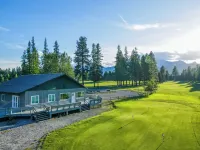 Sleeps up to16! Family Friendly! Newly Renovated, steps from the Golf Course! Hotels in Libby