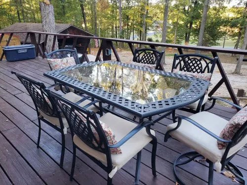2 Wooded Acres, 2 King Beds & 1 Full Bed, Fire Pit & Plenty of Parking!