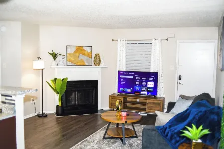 10 Mins Away Cowboy/Ranger Stadium 1b/1b