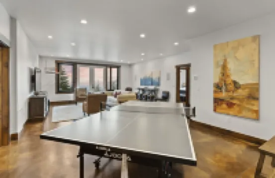 Gorgeous mountain getaway - VIEWS - HotTub - Private - Wildlife - Close to town