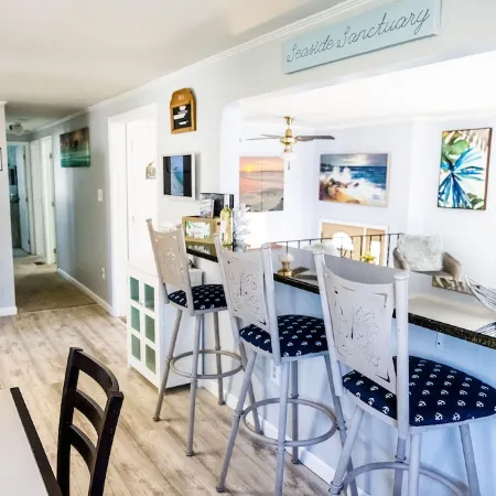 Spacious Family-Friendly Private Home. Beach Decor. BBQ Grill. Fire-Pit.