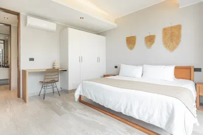 Luxury 2BD Condo 3 blk from 5th Ave W/Pool&Parking