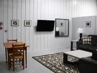 Spacious studio outside Custer with WiFi, and AC on paved road. UNIT 1-left side