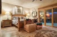 Private Desert Oasis W/Southwestern Design!