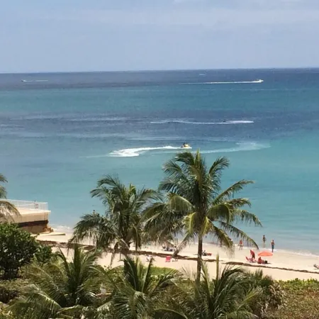 2BR Comfortable Condo with Easy Beach Access