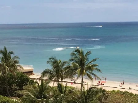 Relax by the sea! Jupiter 1-bedroom condo near Jupiter Beach Отели рядом с достопримечательностью «Парк Ошен Кей»