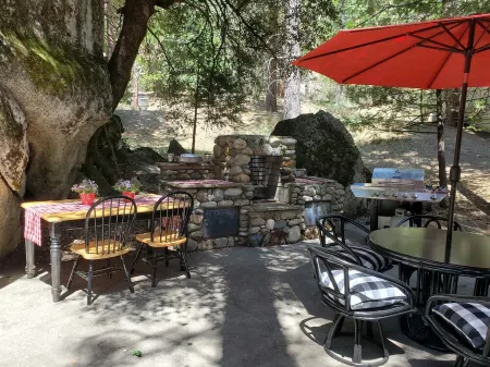 Fall Special Gorgeous Designer Cabin Inside Yosemite with Luxurious Jacuzzi