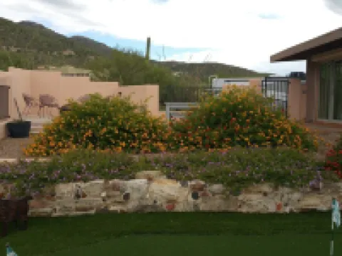 AWESOME Sunsets by the Heated Pool, putting green, hot tub & Tucson Night Lights 丹戈豪園酒店