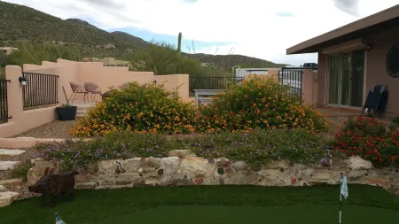 AWESOME Sunsets by the Heated Pool, putting green, hot tub & Tucson Night Lights