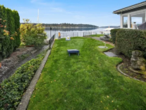 The Cottage at Lake Sammamish, Generator, Dog Friendly, Lake Access Hotels in Sammamish