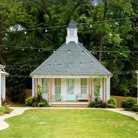 Beautiful Downtown Auburn Cottage In A Quaint Setting!