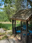 Blackbeard’s Lakefront Bungalow - convenient location with year-round lake views - 3-Star