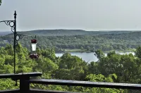 Family friendly log home has great lake views from huge deck! - 5-Star