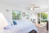 WARM AND INVITING, PEACEFUL No steps, Wide doorways , Recliner, Garage