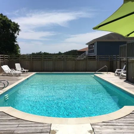 BUCKEYE BEACH INN!!! LOCATED ON GOLF COURSE, LARGE POOL, 5 MINUTES TO BEACH!!!