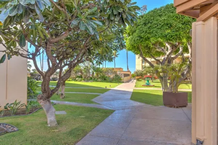 Remodeled Quiet Oceanfront Corner Unit on 3rd Floor at Sugar Beach Resort Отели рядом с достопримечательностью «КИХЕИ БЭЙ СЕРФ»