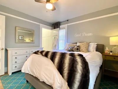 Waterfront Boutique Bungalow 3 Walk to Ferry to San Francisco Free WIFI Parking 六旗探索王國主題公園附近的飯店