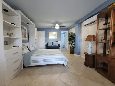 Water Front 3/3 Family and Boat Friendly Home, Great Views Hotels near Fiesta Key RV Resort and Marina