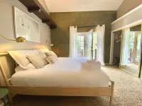 Red River Getaway-Ski in Ski Out, Perfect location, Updated and Clean, Sleeps 12