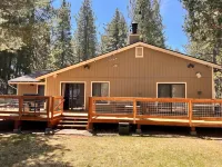 Central AC: Large 4 Bedroom Private Home, Private Lot.  Fenced Yard with Deck Hotels in Plumas Eureka