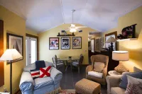 Mermaid Cottage Priv Heated Pool!  4th Night Free September and October!