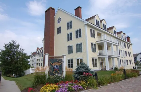 Stratton South Long Trail Studio Adjacent to the Village and Lifts Hotels in 