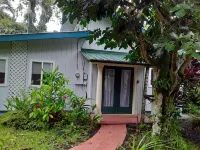 Sweet retreat close to the ocean. Where natures sights and sounds delight soul.