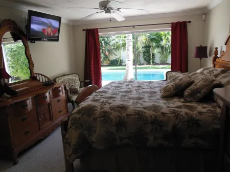 Island Living, Within Walking Distance To Beach Restaraunts Shops Parks Marina