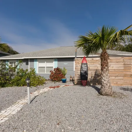 Beachy Getaway–Cozy, Clean & Equipped w/ All Essentials! Relax, Enjoy & Refresh!