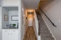 Beautiful Remodeled Luxury Waterfront Property- 3BR/2.5 bath-Sleeps 11!!!