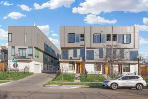 Bishop Arts~Dallas Skyline Views~Rooftop~3 Bedroom with Private Bathrooms