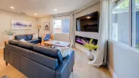 Folsom Old Town Escape II - King Bed, A/C, Laundry, Trails, Walk to Sutter St