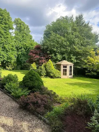 Home away from home in Glasgow - Free Parking on street- Luxury Victorian Отели рядом с Аэропорт Глазго Прествик