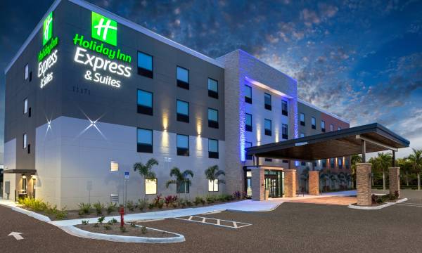 Holiday Inn Express & Suites FT Myers Beach-Sanibel Gateway by IHG