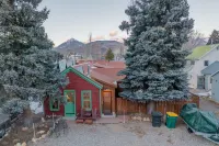 Fall Colors 2025 Special! Leaves, Hiking, Biking, Hot Tub, Yard, Downtown!