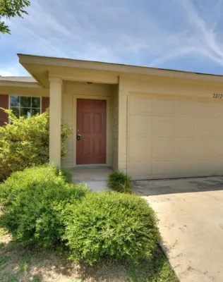 Near Tesla, Fire-Pit, King Bed, Minutes to Cota Hotels near Mesmerize