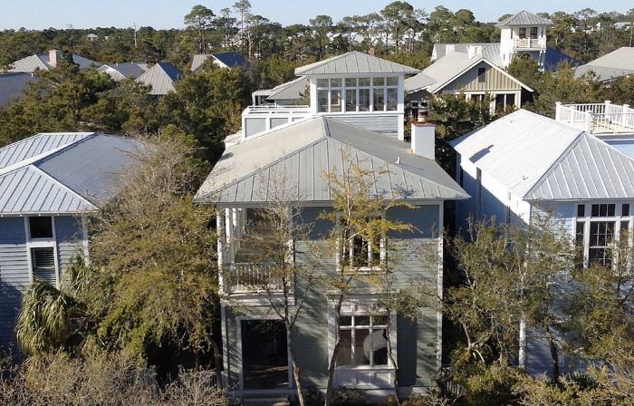 5 BR, 5 BA in Seaside, quick walk to the private beach access or main pool