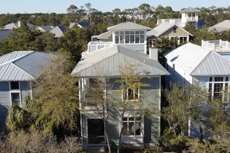 5 BR, 5 BA in Seaside, quick walk to the private beach access or main pool